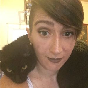 Meet your Posher, Adrienne